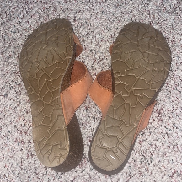 Sandals - Picture 4 of 5